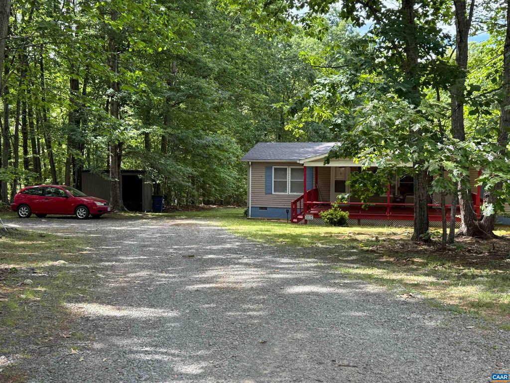 579 GLENMORE RD, Scottsville, VA 24590