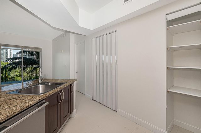 20000 E Country Club Dr 412, Aventura, FL 33180