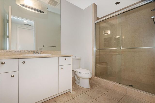 20000 E Country Club Dr 412, Aventura, FL 33180