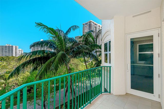 20000 E Country Club Dr 412, Aventura, FL 33180