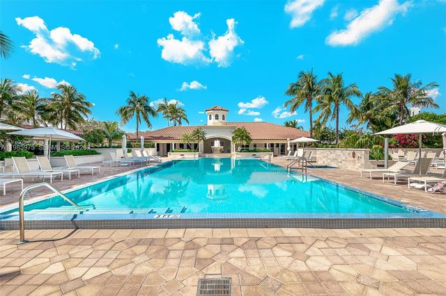 20000 E Country Club Dr 412, Aventura, FL 33180