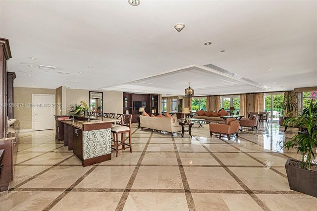 20000 E Country Club Dr 412, Aventura, FL 33180