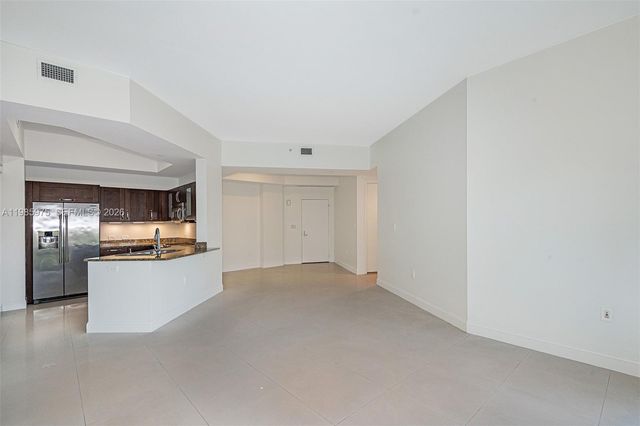 20000 E Country Club Dr 412, Aventura, FL 33180