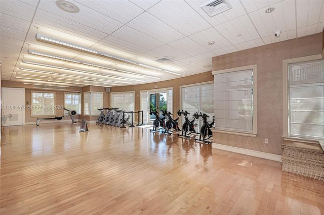 20000 E Country Club Dr 412, Aventura, FL 33180