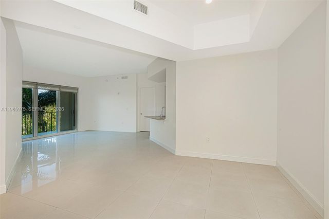 20000 E Country Club Dr 412, Aventura, FL 33180