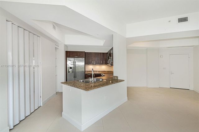 20000 E Country Club Dr 412, Aventura, FL 33180