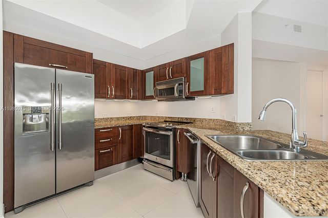 20000 E Country Club Dr 412, Aventura, FL 33180