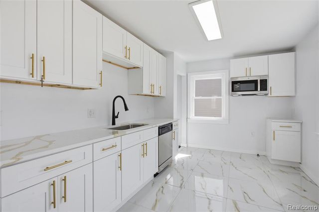 23384 Vassar Avenue, Hazel Park, MI 48030