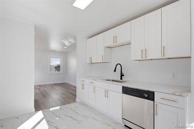 23384 Vassar Avenue, Hazel Park, MI 48030