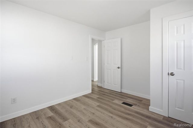 23384 Vassar Avenue, Hazel Park, MI 48030