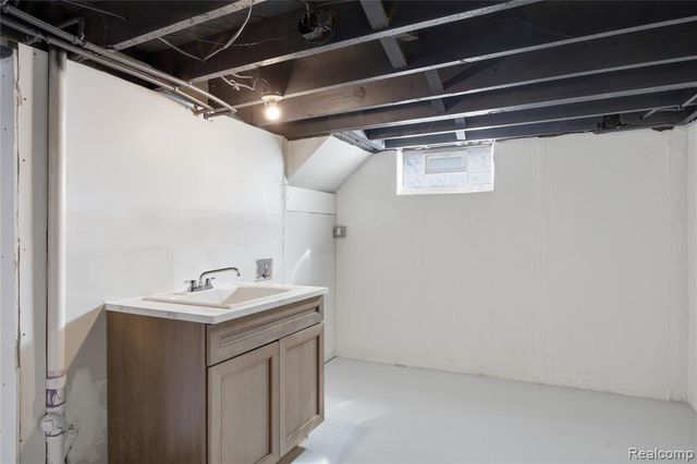 23384 Vassar Avenue, Hazel Park, MI 48030