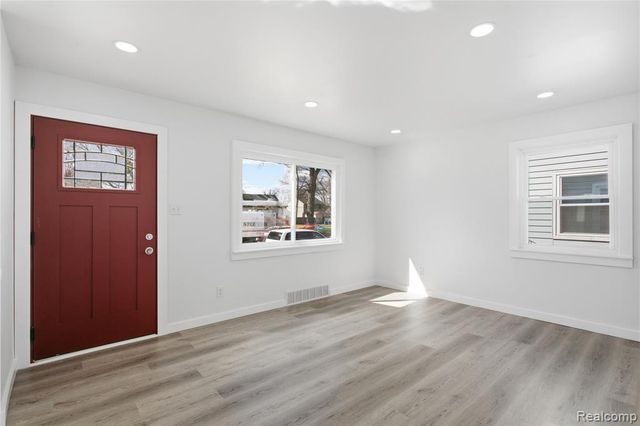 23384 Vassar Avenue, Hazel Park, MI 48030