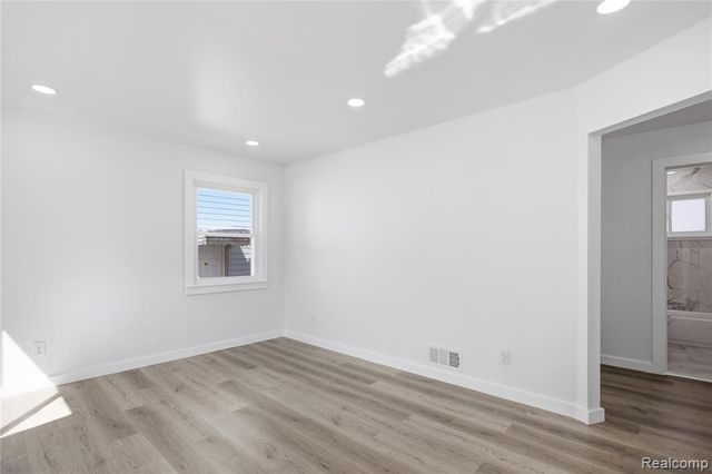 23384 Vassar Avenue, Hazel Park, MI 48030