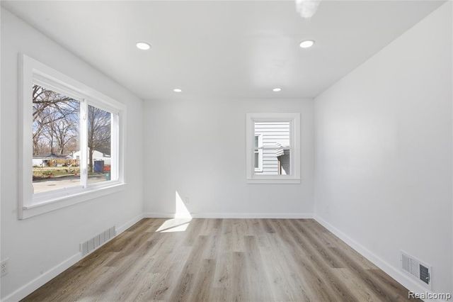 23384 Vassar Avenue, Hazel Park, MI 48030