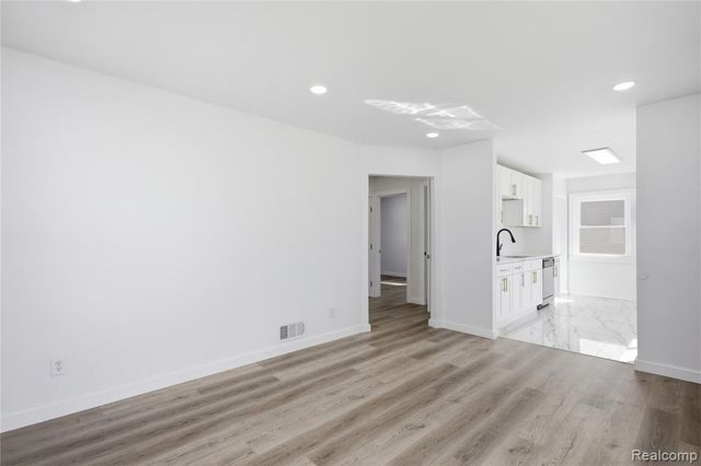 23384 Vassar Avenue, Hazel Park, MI 48030