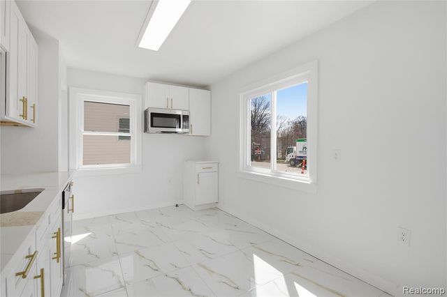 23384 Vassar Avenue, Hazel Park, MI 48030