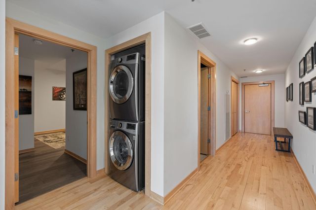 215 10th Avenue S 703, Minneapolis, MN 55415