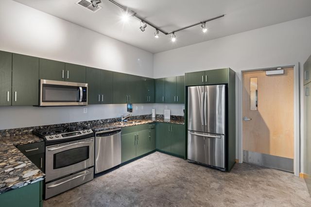 215 10th Avenue S 703, Minneapolis, MN 55415
