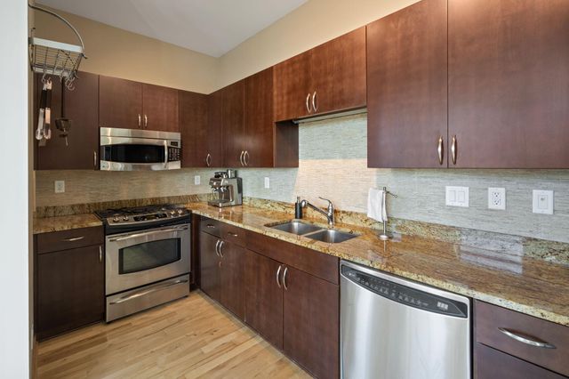 215 10th Avenue S 703, Minneapolis, MN 55415