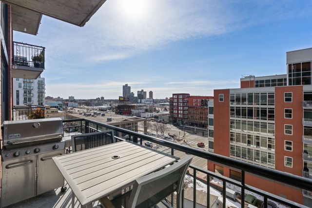 215 10th Avenue S 703, Minneapolis, MN 55415