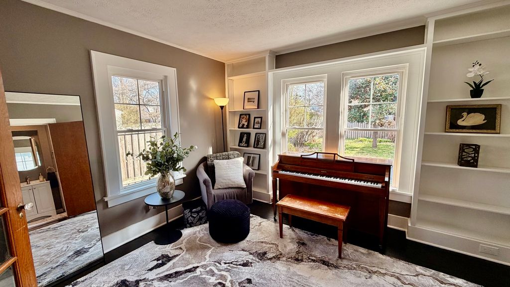 Image 14 of property listing at 909 E 3RD Street, Centralia, IL 62801