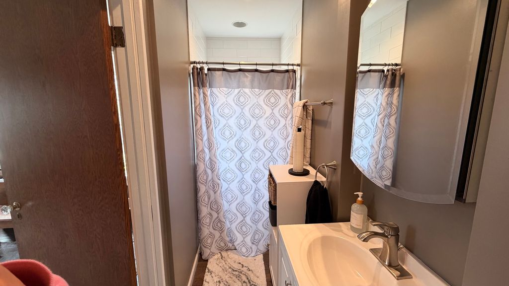 Image 16 of property listing at 909 E 3RD Street, Centralia, IL 62801