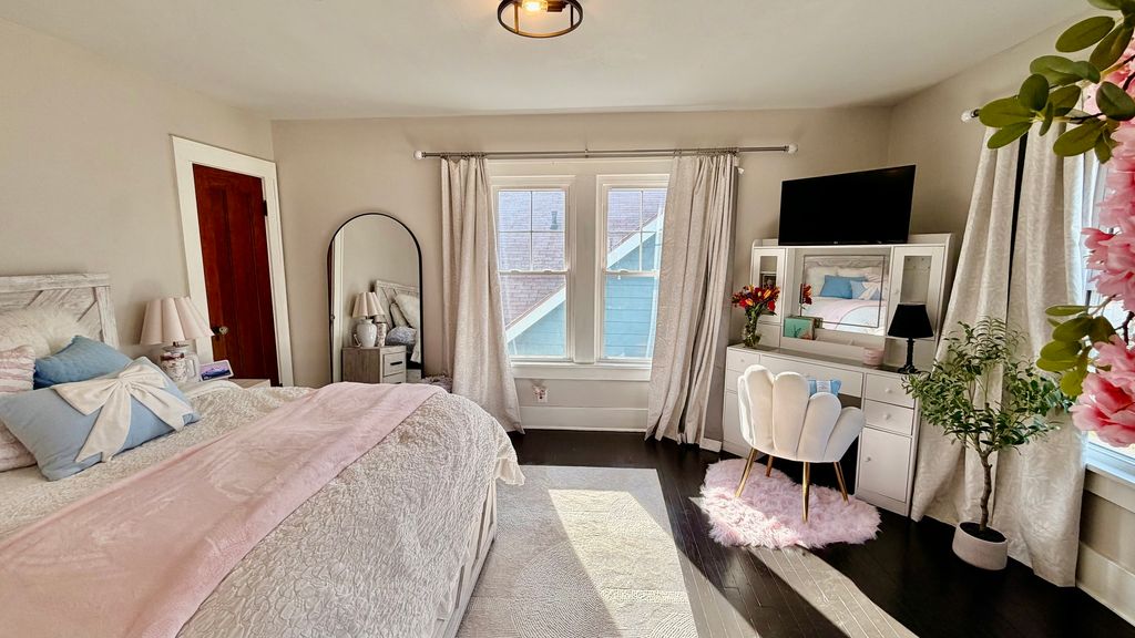 Image 18 of property listing at 909 E 3RD Street, Centralia, IL 62801