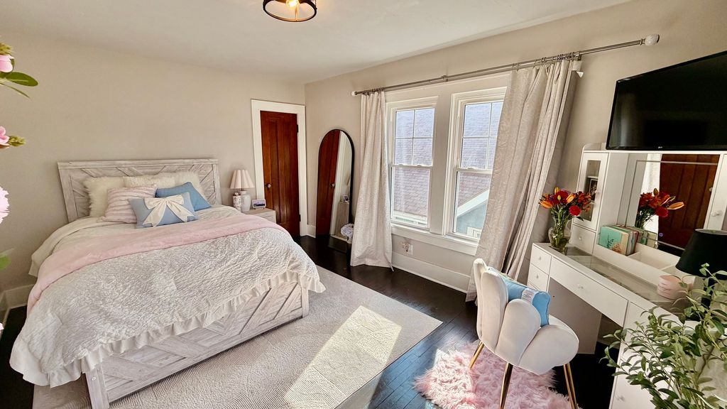 Image 19 of property listing at 909 E 3RD Street, Centralia, IL 62801