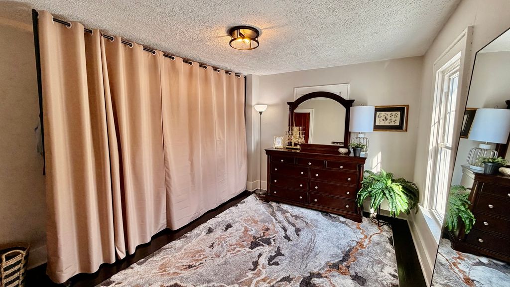 Image 23 of property listing at 909 E 3RD Street, Centralia, IL 62801