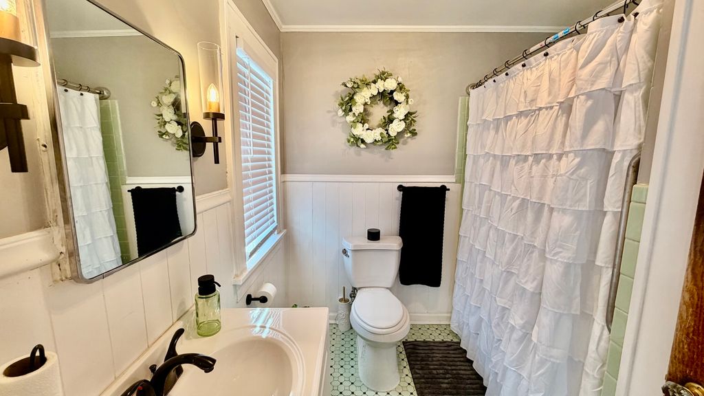 Image 25 of property listing at 909 E 3RD Street, Centralia, IL 62801