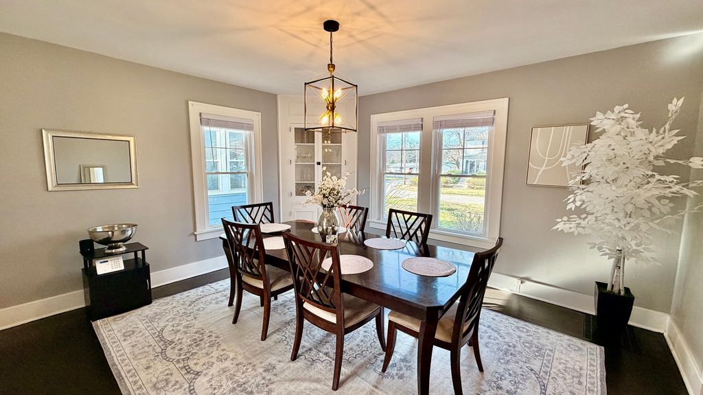 Image 8 of property listing at 909 E 3RD Street, Centralia, IL 62801