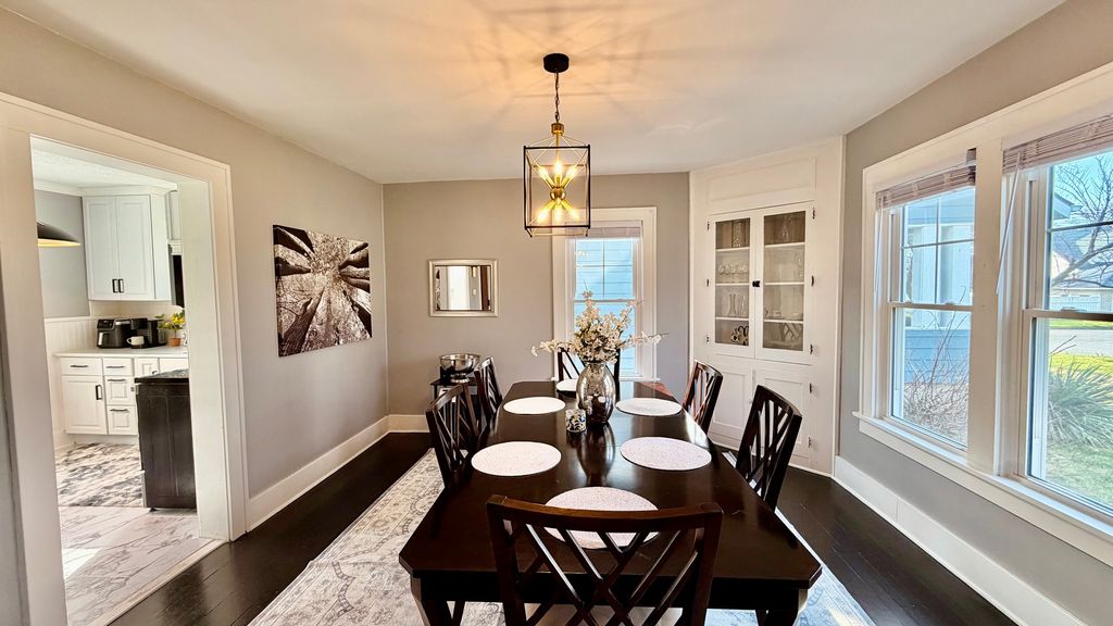 Image 9 of property listing at 909 E 3RD Street, Centralia, IL 62801