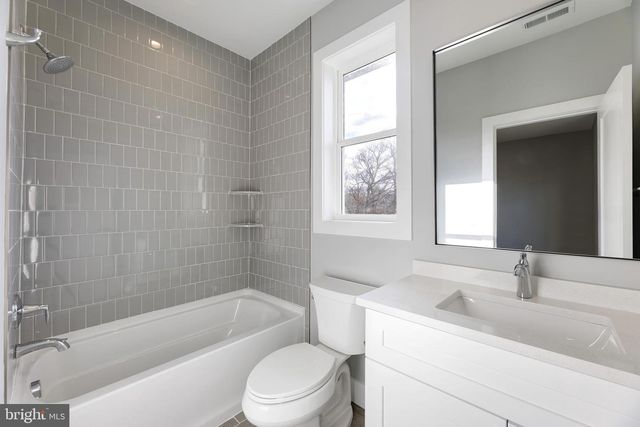 125 CASMAR ST SE, Vienna, VA 22180