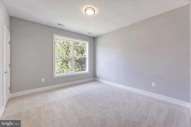 125 CASMAR ST SE, Vienna, VA 22180