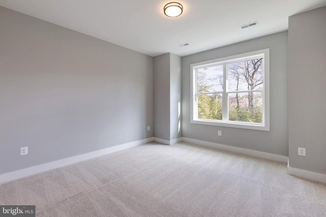 125 CASMAR ST SE, Vienna, VA 22180
