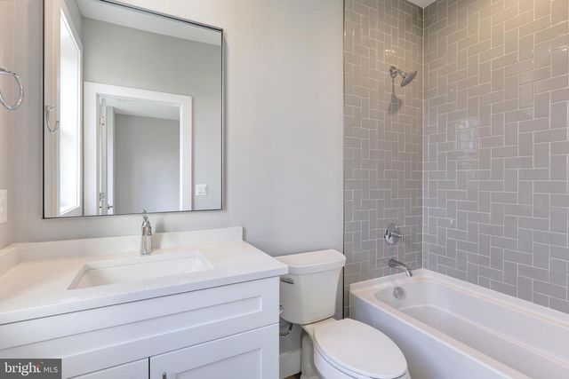 125 CASMAR ST SE, Vienna, VA 22180