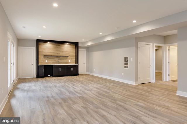 125 CASMAR ST SE, Vienna, VA 22180