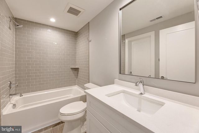 125 CASMAR ST SE, Vienna, VA 22180