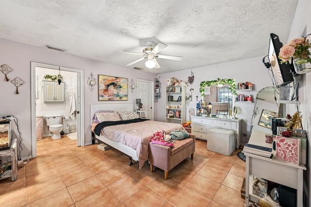 2457 SW Mercer Street, Port St. Lucie, FL 34984