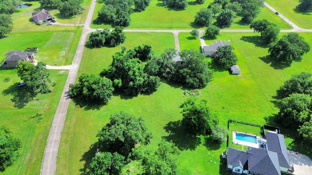 406 Rancho Chico Trail, Angleton, TX 77515