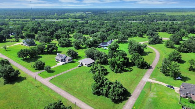 406 Rancho Chico Trail, Angleton, TX 77515