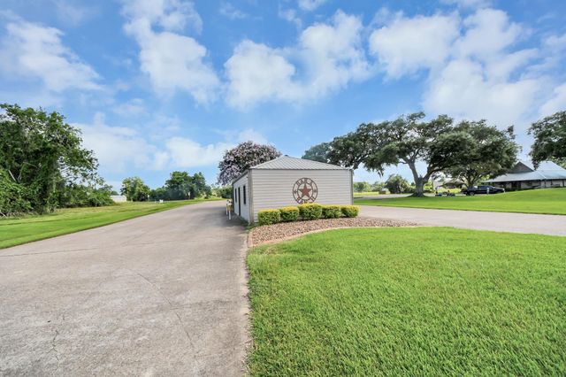 406 Rancho Chico Trail, Angleton, TX 77515