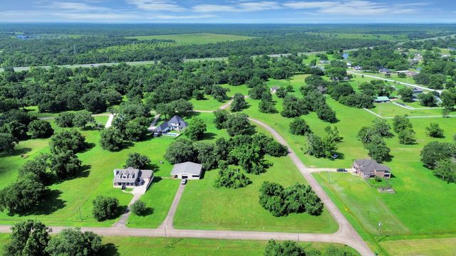 406 Rancho Chico Trail, Angleton, TX 77515