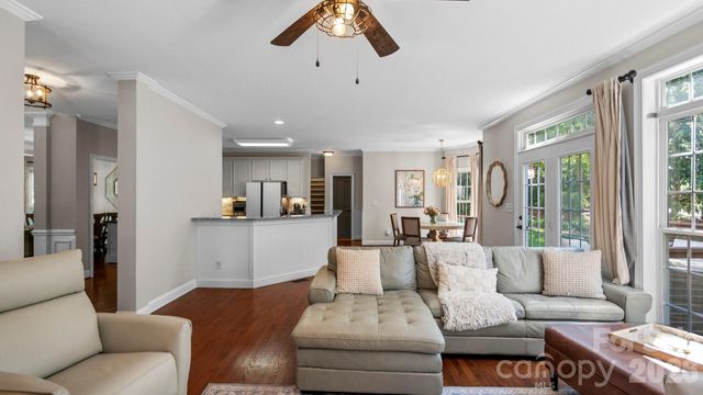 6204 Pumpernickel Lane, Wesley Chapel, NC 28110