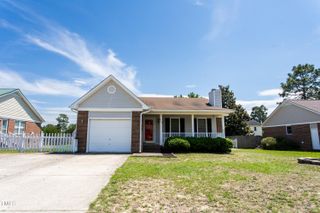 613 Sunnybrook Drive, Hope Mills, NC 28348