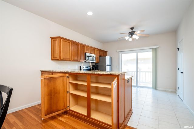 11217 N Oakwood Dr Unit 65, Peoria, IL 61615