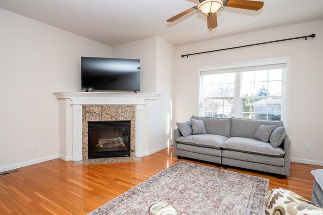 11217 N Oakwood Dr Unit 65, Peoria, IL 61615