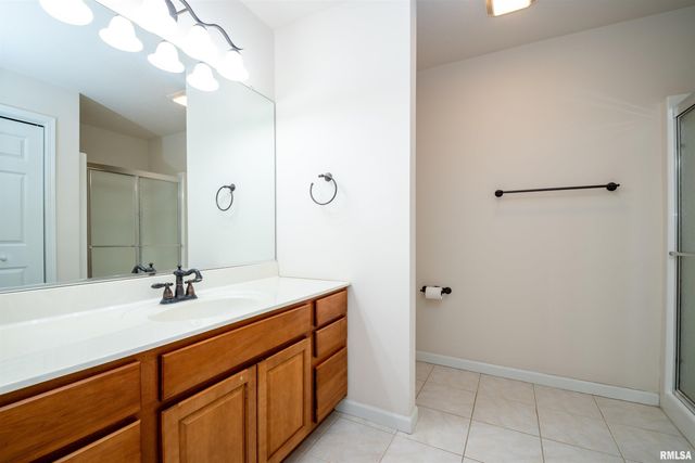 11217 N Oakwood Dr Unit 65, Peoria, IL 61615