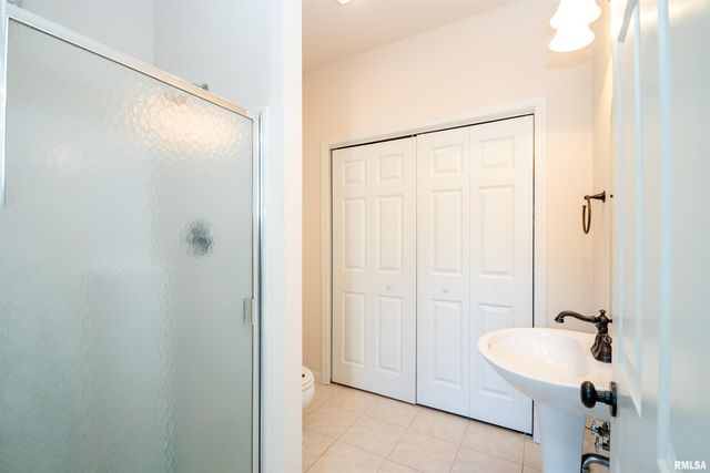 11217 N Oakwood Dr Unit 65, Peoria, IL 61615