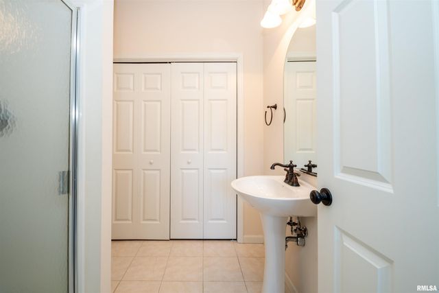 11217 N Oakwood Dr Unit 65, Peoria, IL 61615